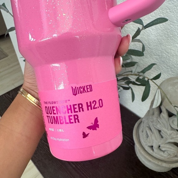 Stanley x Wicked Glinda Limited Edition 40oz - Picture 5 of 7